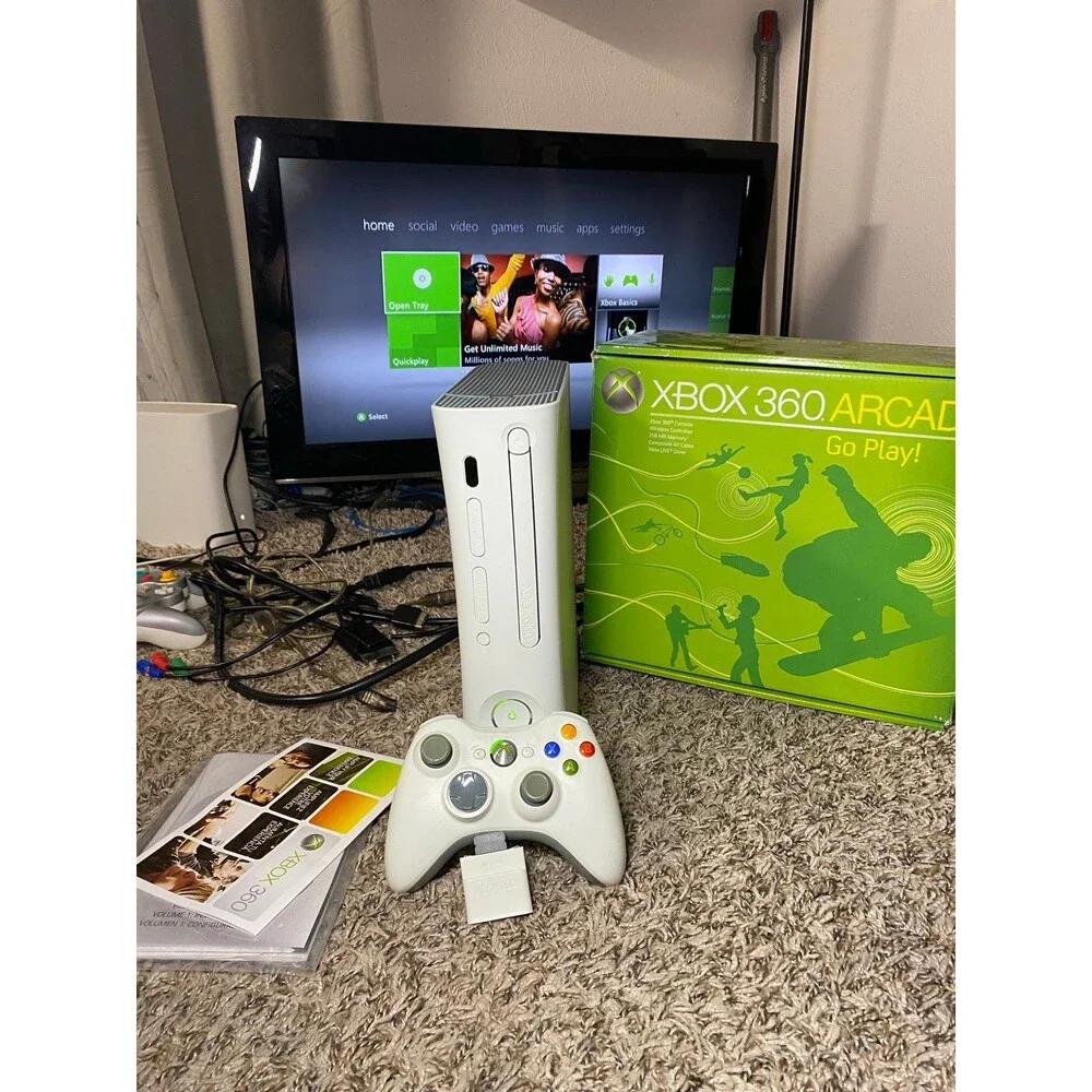 Microsoft Xbox 360 Arcade Console 256MB w/ Controller, RCA, Xbox Live, CIB BOX